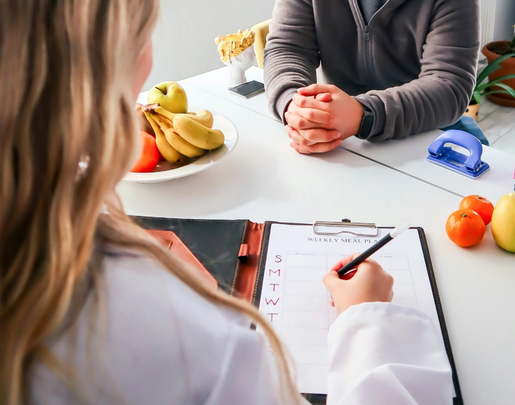 Patient consultant une diététicienne